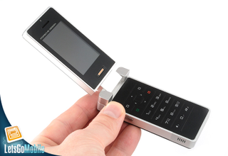 Illustration for article titled Sagem Porsche P'9521 Cellphone Looking Good in Amsterdam Grope Session